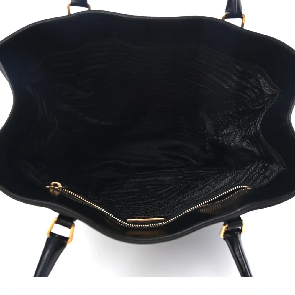 ❤️ AUTH. PRADA Tessuto Nylon Tote Black❤️ - Picture 4 of 12